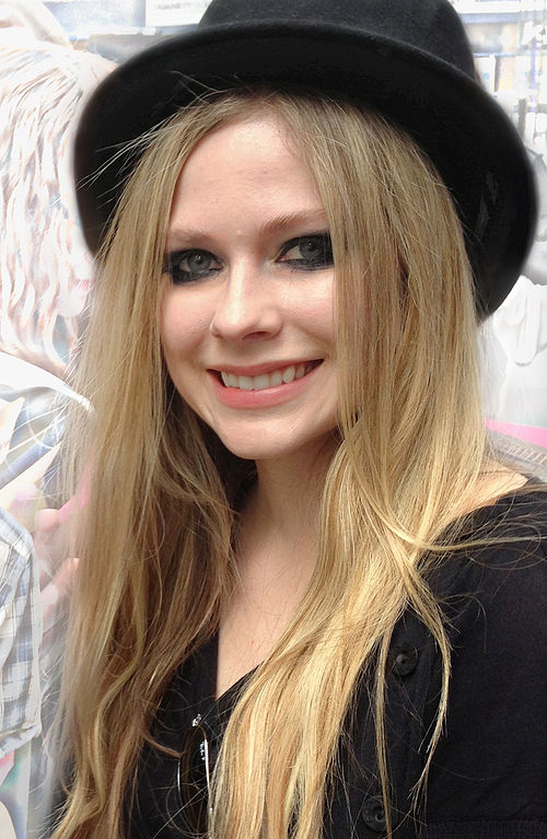500px-Avril_Lavigne,_Today_Show,_2013